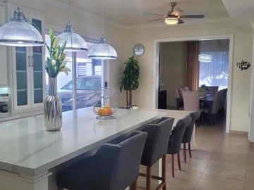 CASA EN VENTA EN LA CORUÑA RESIDENCIAL. SECCIÓN ORZAN. 4 recámaras