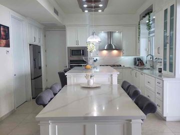 CASA EN VENTA EN LA CORUÑA RESIDENCIAL. SECCIÓN ORZAN. 4 recámaras