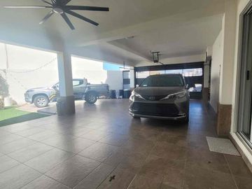 CASA EN VENTA EN LA CORUÑA RESIDENCIAL. SECCIÓN ORZAN. 4 recámaras