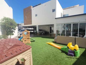 CASA EN VENTA EN LA CORUÑA RESIDENCIAL. SECCIÓN ORZAN. 4 recámaras