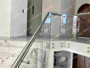 CASA EN VENTA EN COL. CENTENARIO. 4 recámaras. recámara en planta baja