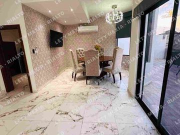 CASA EN VENTA EN COL. CENTENARIO. 4 recámaras. recámara en planta baja
