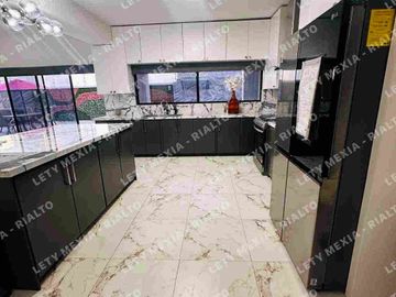 CASA EN VENTA EN COL. CENTENARIO. 4 recámaras. recámara en planta baja
