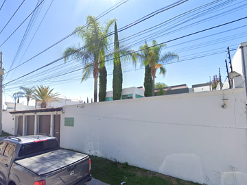 CASA A LA VENTA EN VILLAS DEL MESON, JURIQUILLA, QUERETARO