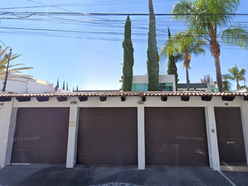 CASA A LA VENTA EN VILLAS DEL MESON, JURIQUILLA, QUERETARO