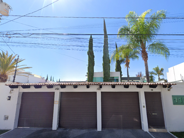 CASA A LA VENTA EN VILLAS DEL MESON, JURIQUILLA, QUERETARO