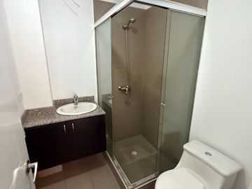 Dpto de 2 Dormitorios en Venta (Platinum Plaza) 2 parqueos+1 bodega