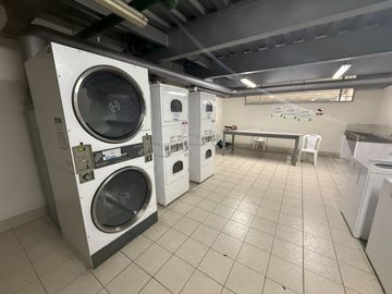 Dpto de 2 Dormitorios en Venta (Platinum Plaza) 2 parqueos+1 bodega
