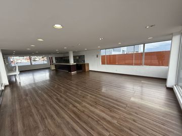 Dpto de 2 Dormitorios en Venta (Platinum Plaza) 2 parqueos+1 bodega