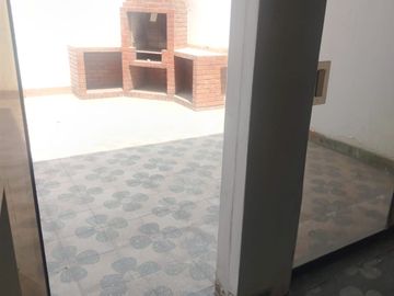 ¡OPORTUNIDAD ÚNICA EN SAN JUAN DE MIRAFLORES! VENTA CASA COMO TERRENO