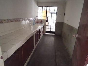 ¡OPORTUNIDAD ÚNICA EN SAN JUAN DE MIRAFLORES! VENTA CASA COMO TERRENO