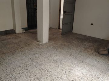 ¡OPORTUNIDAD ÚNICA EN SAN JUAN DE MIRAFLORES! VENTA CASA COMO TERRENO