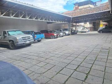 EN VENTA, AMPLIA PROPIEDAD EN EL CENTRO HISTÓRICO, GRAN POTENCIAL.