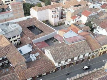 EN VENTA, AMPLIA PROPIEDAD EN EL CENTRO HISTÓRICO, GRAN POTENCIAL.