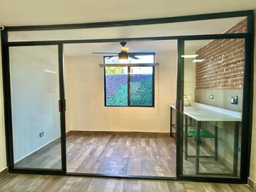 SE VENDE CASA REMODELADA COMPLETAMENTE PARA OFICINA COL JESUS GARCIA