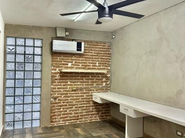 SE VENDE CASA REMODELADA COMPLETAMENTE PARA OFICINA COL JESUS GARCIA