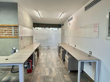 SE VENDE CASA REMODELADA COMPLETAMENTE PARA OFICINA COL JESUS GARCIA