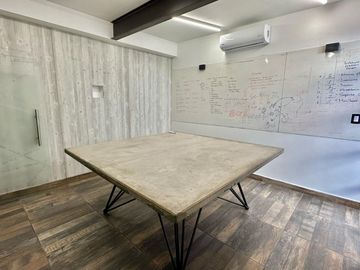 SE VENDE CASA REMODELADA COMPLETAMENTE PARA OFICINA COL JESUS GARCIA
