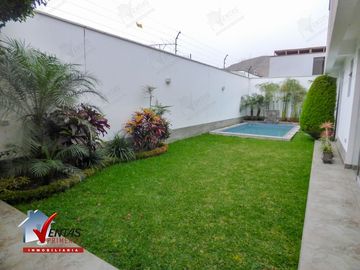 VENTA DE CASA CON PISCINA EN EL SOL DE LA MOLINA