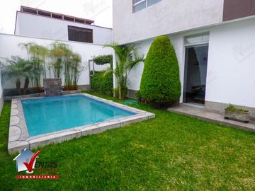 VENTA DE CASA CON PISCINA EN EL SOL DE LA MOLINA