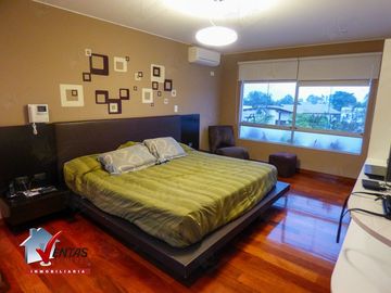 VENTA DE CASA CON PISCINA EN EL SOL DE LA MOLINA