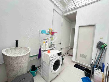 Dijual Rumah Murah Di Bintaro Sektor 9 posisi Hook dekat kemana-mana