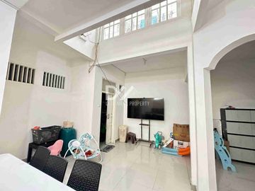 Dijual Rumah Murah Di Bintaro Sektor 9 posisi Hook dekat kemana-mana