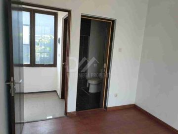 Rumah Dijual Cepat di Golden Park Siap Huni Cantik Full Renovasi