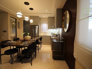 HOUSE FOR SALE IN PARAÑAQUE- SPACIOUS AND BRIGHT!