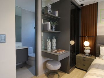 HOUSE FOR SALE IN PARAÑAQUE- SPACIOUS AND BRIGHT!