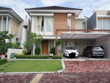 RUMAH MEWAH STRATEGIS DI BOULEVARD GREEN HILLS SLEMAN
