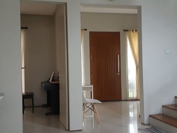 RUMAH MEWAH STRATEGIS DI BOULEVARD GREEN HILLS SLEMAN