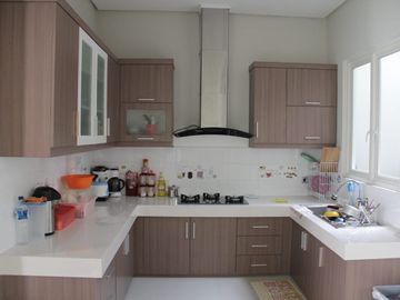 RUMAH MEWAH STRATEGIS DI BOULEVARD GREEN HILLS SLEMAN