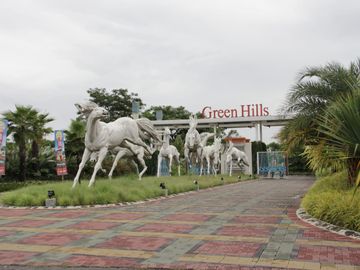 RUMAH MEWAH STRATEGIS DI BOULEVARD GREEN HILLS SLEMAN