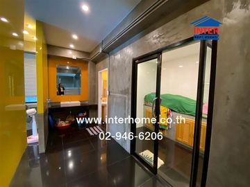 Home office 3.5 floors 71.5 sq.w. Home office near The Paseo Park, Kanchanaphisek, Boromratchonnanee Road, Phutthamonthon Sai 3 Road, Thawi Watthana D
