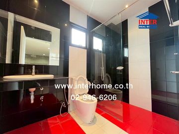 Home office 3.5 floors 71.5 sq.w. Home office near The Paseo Park, Kanchanaphisek, Boromratchonnanee Road, Phutthamonthon Sai 3 Road, Thawi Watthana D