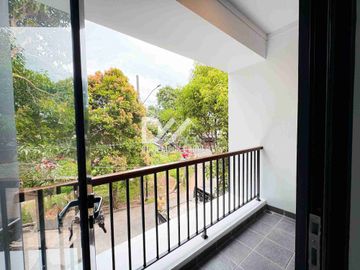 Rumah Dijual Cepat di Graha Raya Cantik Bangunan Baru dekat pintu toll
