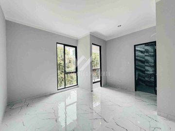 Rumah Dijual Cepat di Graha Raya Cantik Bangunan Baru dekat pintu toll