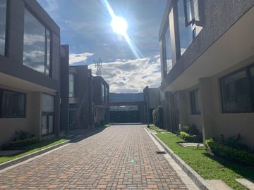 Venta casa en Cumbayá santa Ines