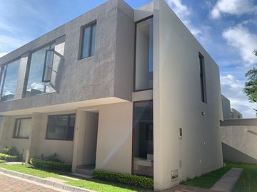 Venta casa en Cumbayá santa Ines