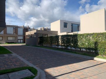 Venta casa en Cumbayá santa Ines