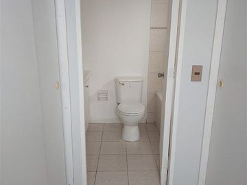 SE VENDE DEPARTAMENTO MUY AMPLIO Y COMODO EN UF 4.100 CONCON MANANTIALES