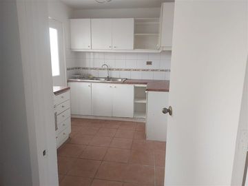 SE VENDE DEPARTAMENTO MUY AMPLIO Y COMODO EN UF 4.100 CONCON MANANTIALES