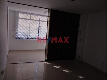 Venta De Departamento Piso 2 En Cercado De Lima 30 M2