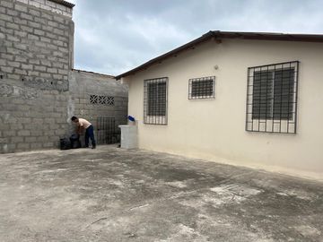CASA EN VENTA DE UNA PLANTA CON 5 DORMITORIOS UBICADA EN BALLENITA