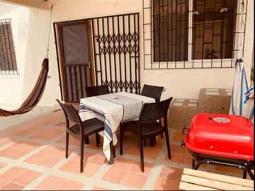 CASA EN VENTA DE UNA PLANTA CON 5 DORMITORIOS UBICADA EN BALLENITA