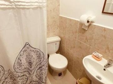 CASA EN VENTA DE UNA PLANTA CON 5 DORMITORIOS UBICADA EN BALLENITA