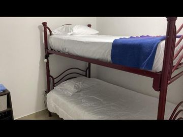 CASA EN VENTA DE UNA PLANTA CON 5 DORMITORIOS UBICADA EN BALLENITA