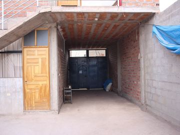 🔻 Av. Perú - Casa de 3 Pisos - Urb Santa Flora - 4 habitaciones. SALIDA A COATA. Todos los servicios