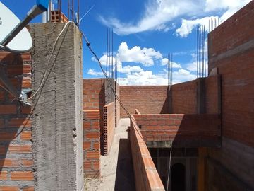 🔺️ ✅📍 Por Avenida Simón Bolívar - Se Vende Casa de  2 Pisos 160m2 💲47,000